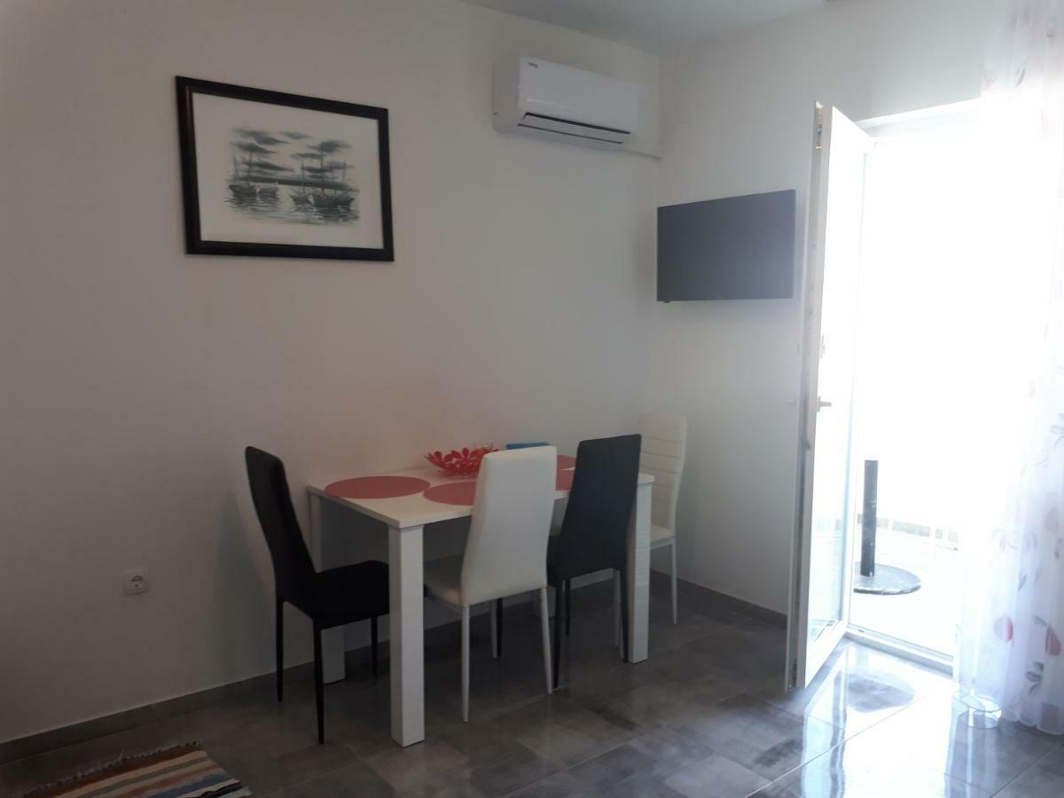 Apartmani Korina Starigrad Paklenica Eksteriør billede