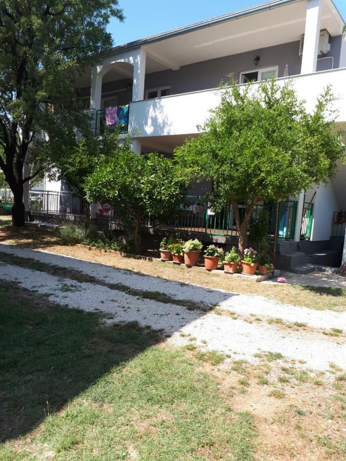 Apartmani Korina Starigrad Paklenica Eksteriør billede