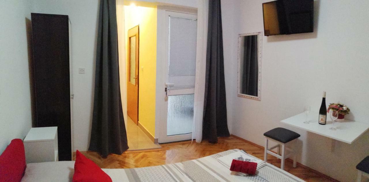 Apartmani Korina Starigrad Paklenica Eksteriør billede