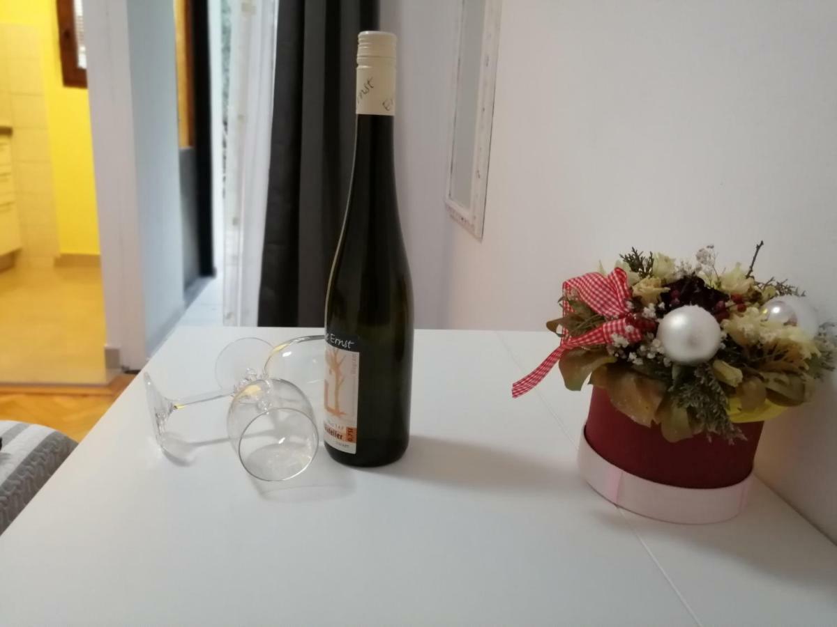 Apartmani Korina Starigrad Paklenica Eksteriør billede